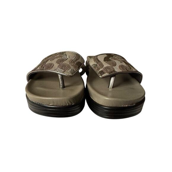 DONALD PLINER NEW Fifi Pewter Brocade Leather Thong Sandals 7.5 TINY FLAW - Picture 10 of 10